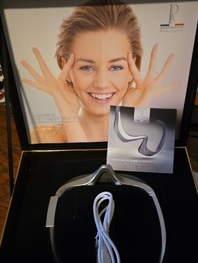 Predire Paris Undereye EMS Laser Device